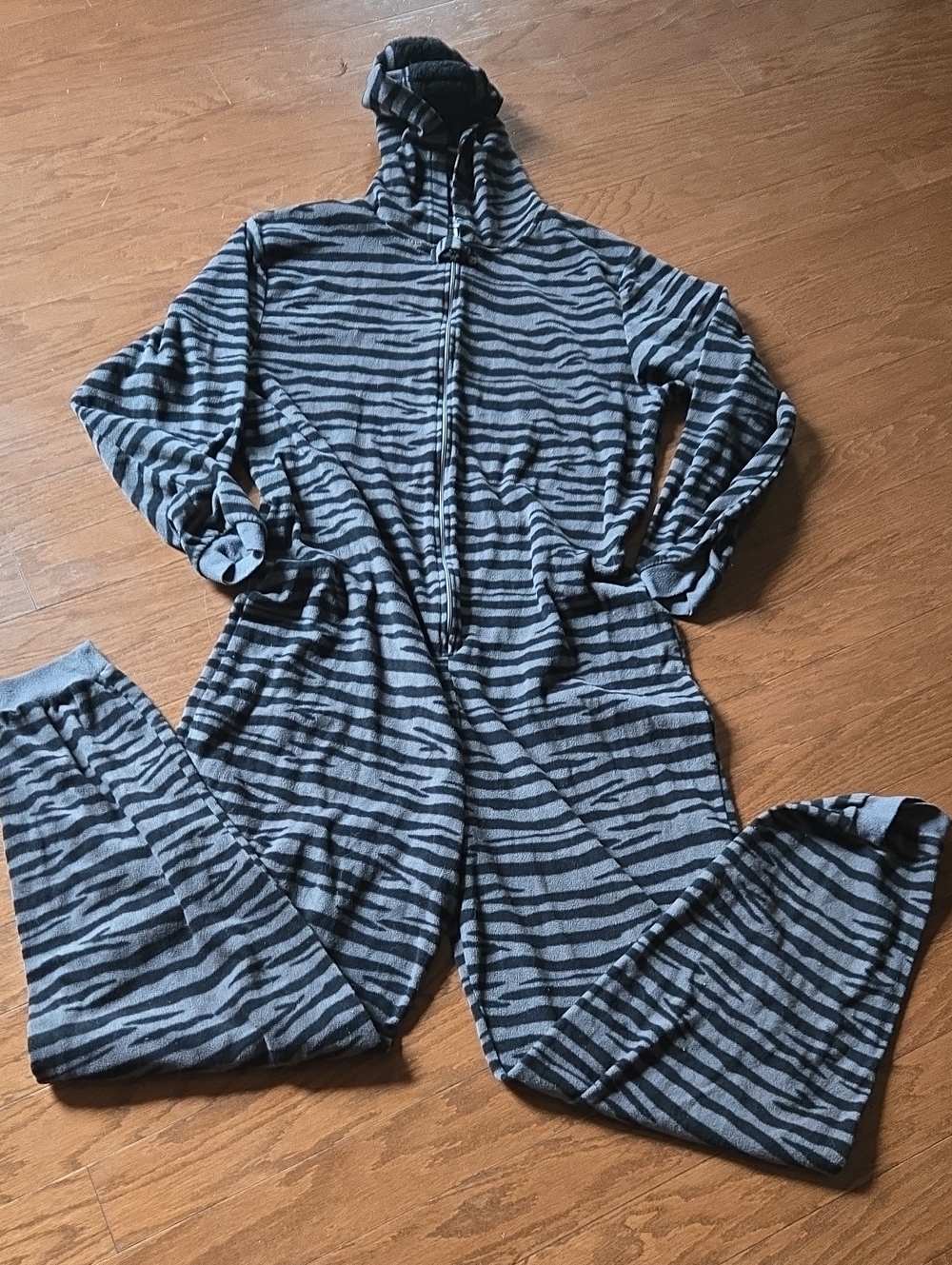 Halloween Men's Gray Zebra-Stripe Hooded Pajamas